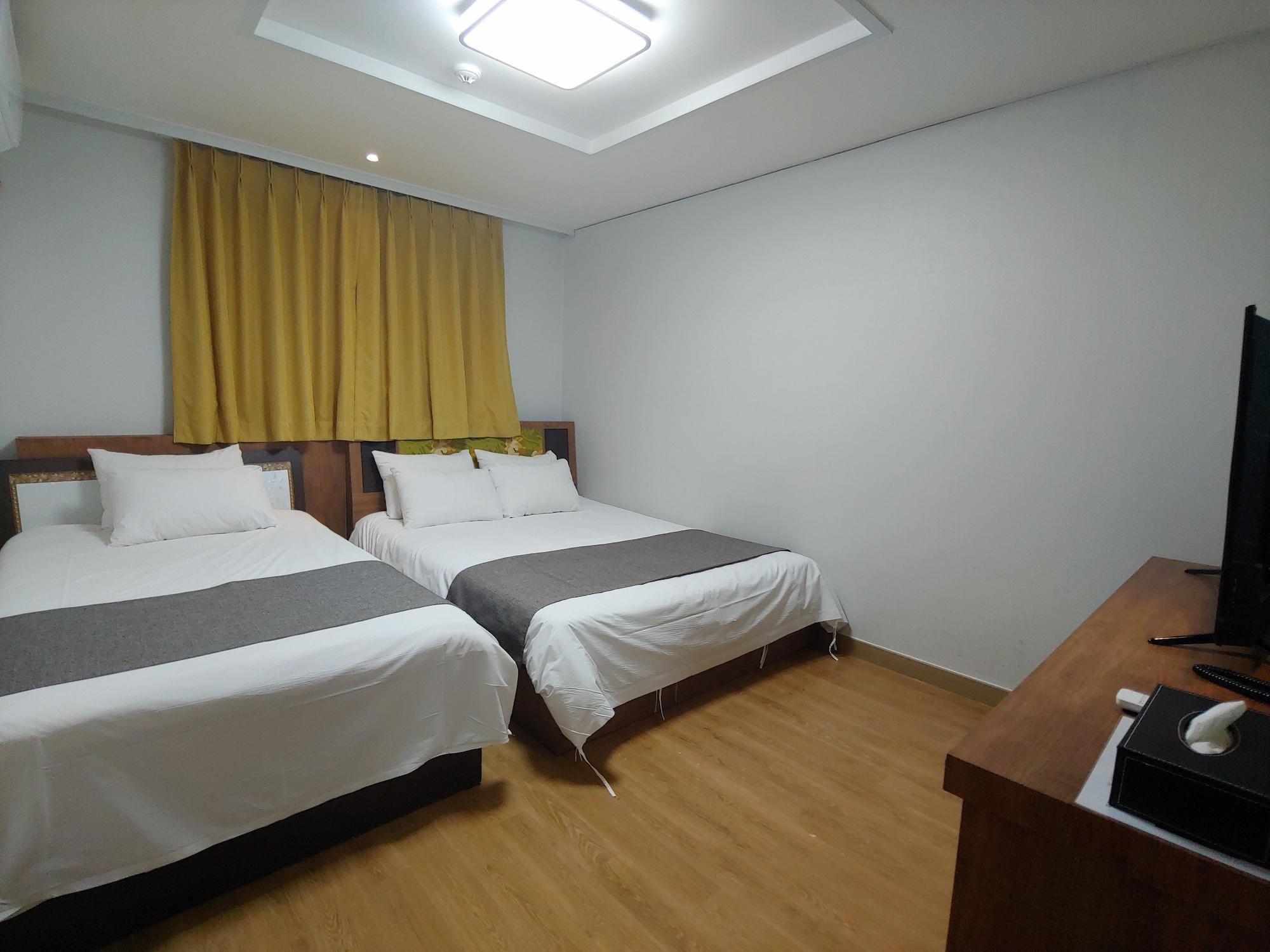 Gallery Hotel Bnb Czedżu Zewnętrze zdjęcie
