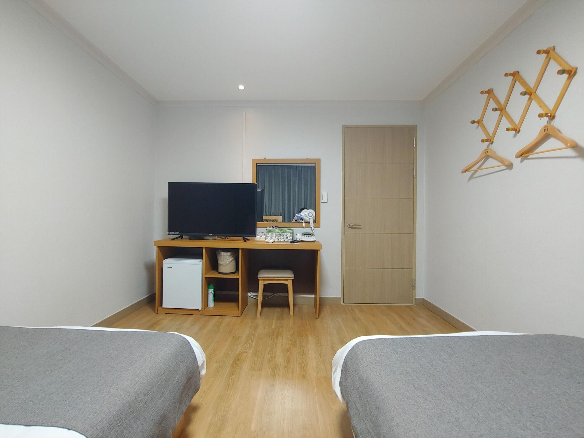Gallery Hotel Bnb Czedżu Zewnętrze zdjęcie