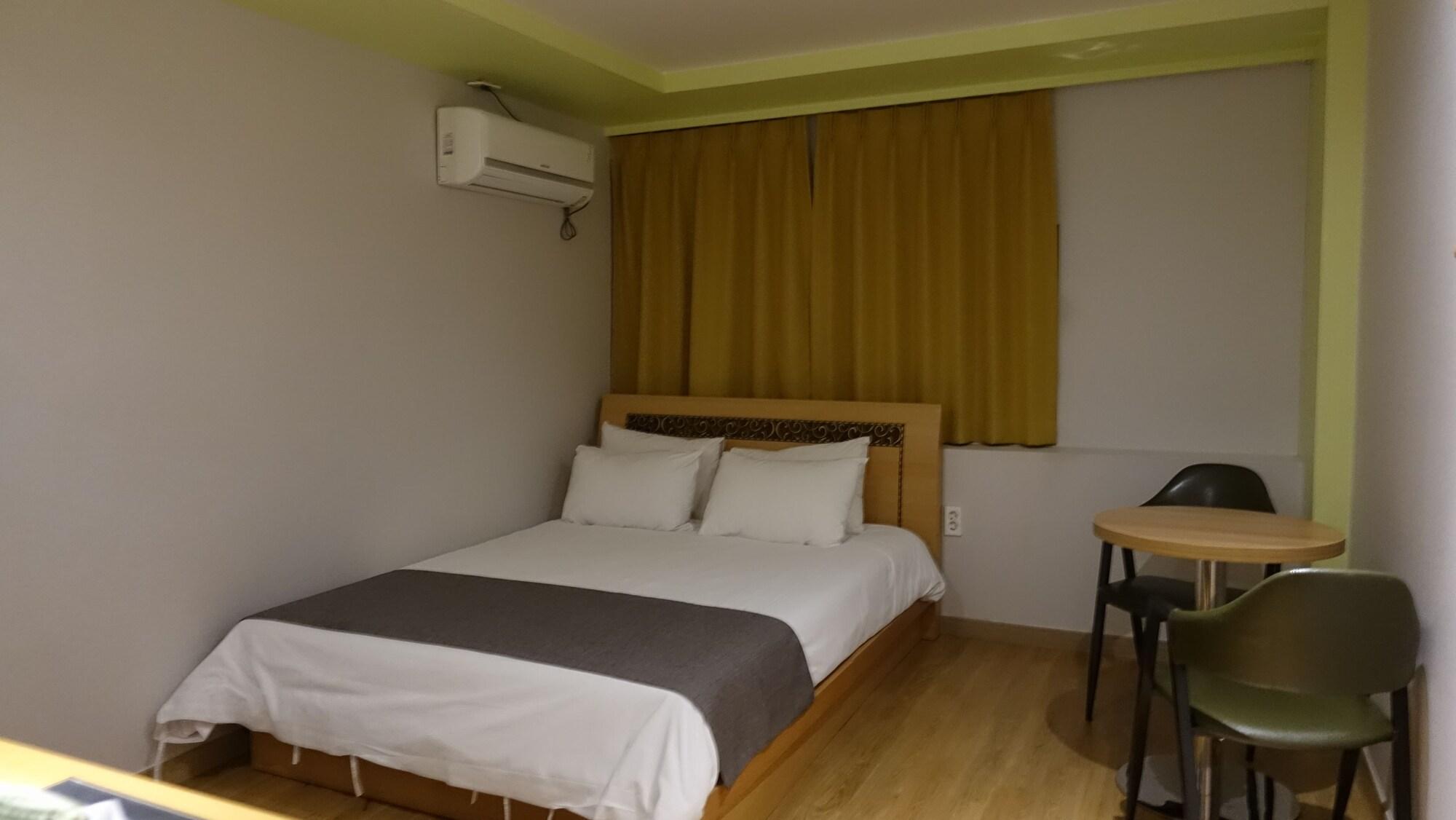 Gallery Hotel Bnb Czedżu Zewnętrze zdjęcie