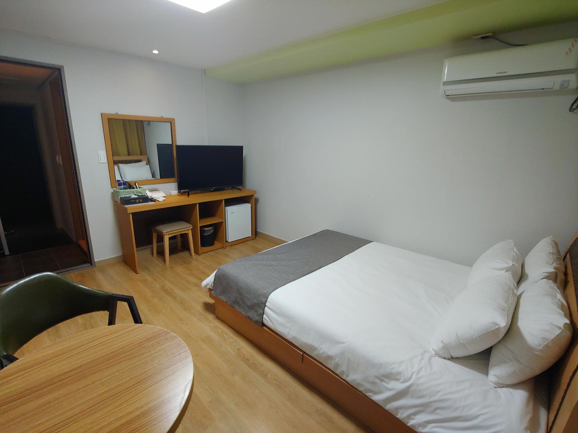 Gallery Hotel Bnb Czedżu Zewnętrze zdjęcie