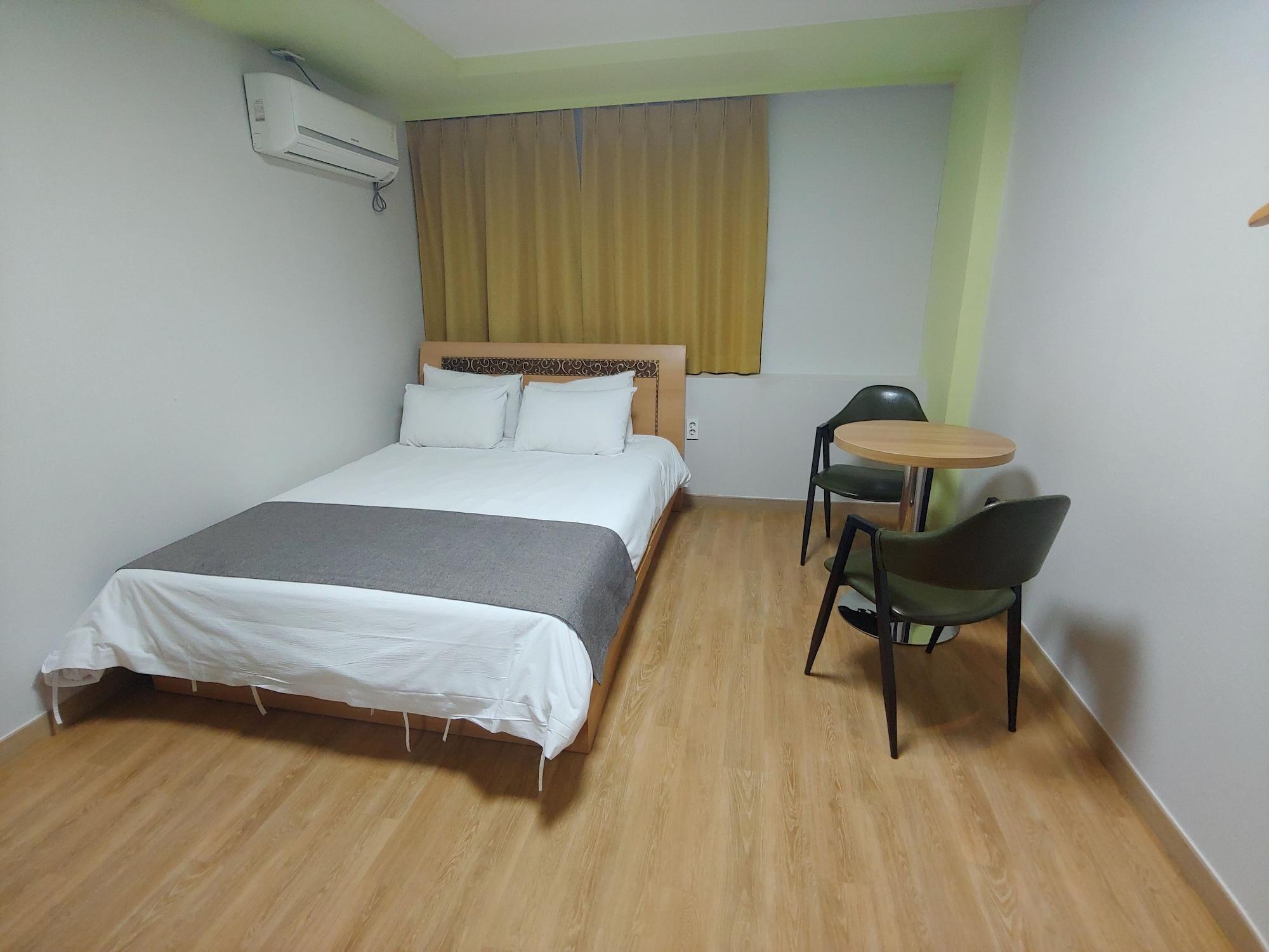 Gallery Hotel Bnb Czedżu Zewnętrze zdjęcie