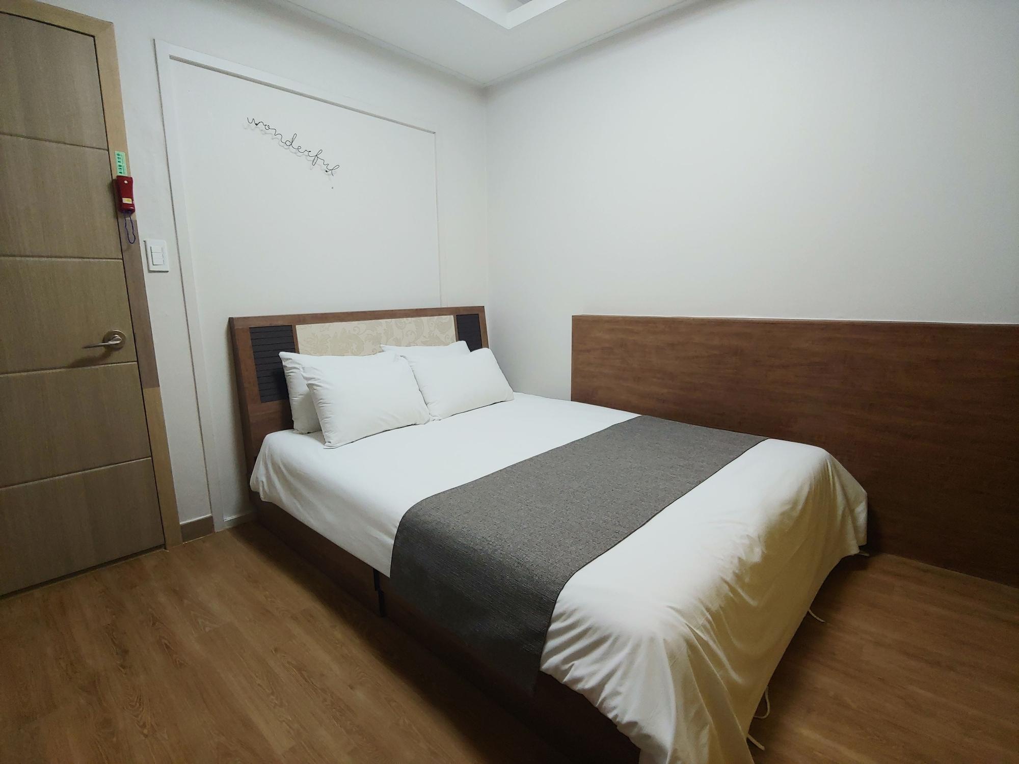 Gallery Hotel Bnb Czedżu Zewnętrze zdjęcie