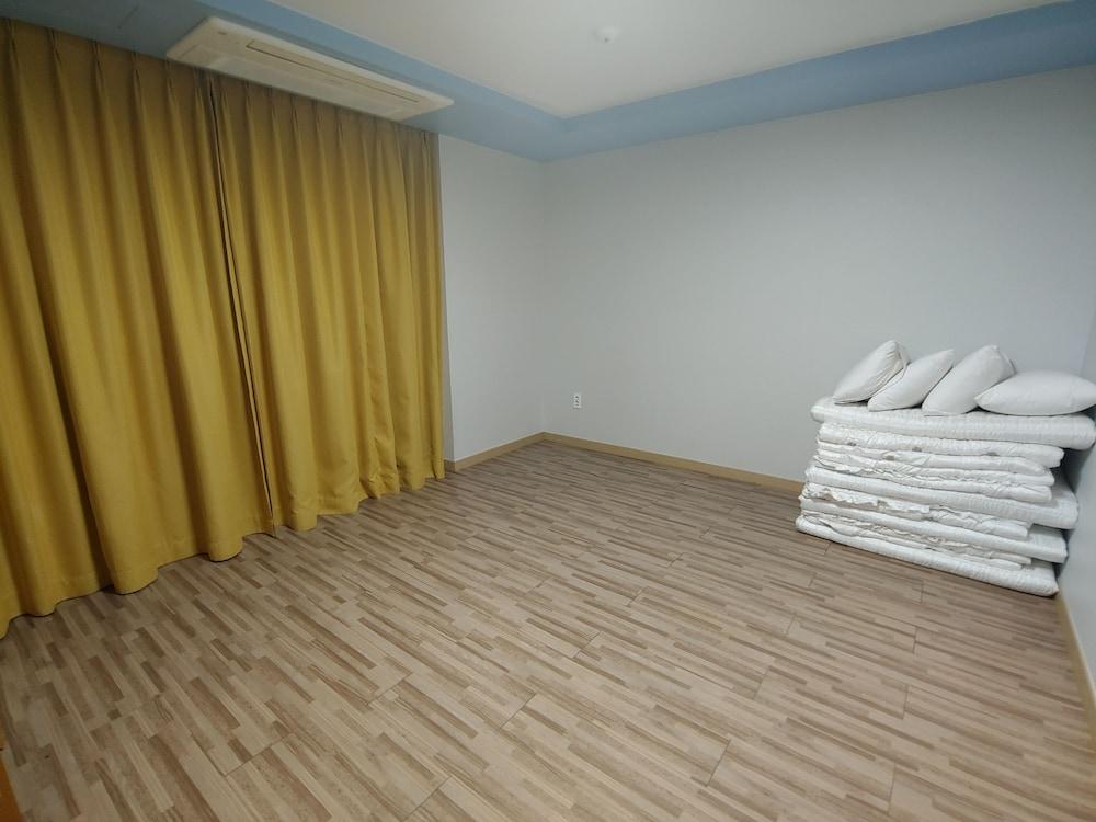 Gallery Hotel Bnb Czedżu Zewnętrze zdjęcie