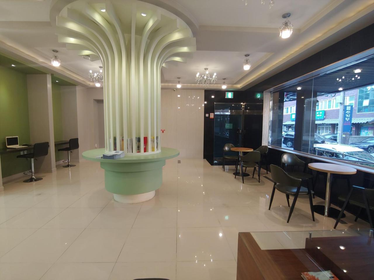 Gallery Hotel Bnb Czedżu Zewnętrze zdjęcie