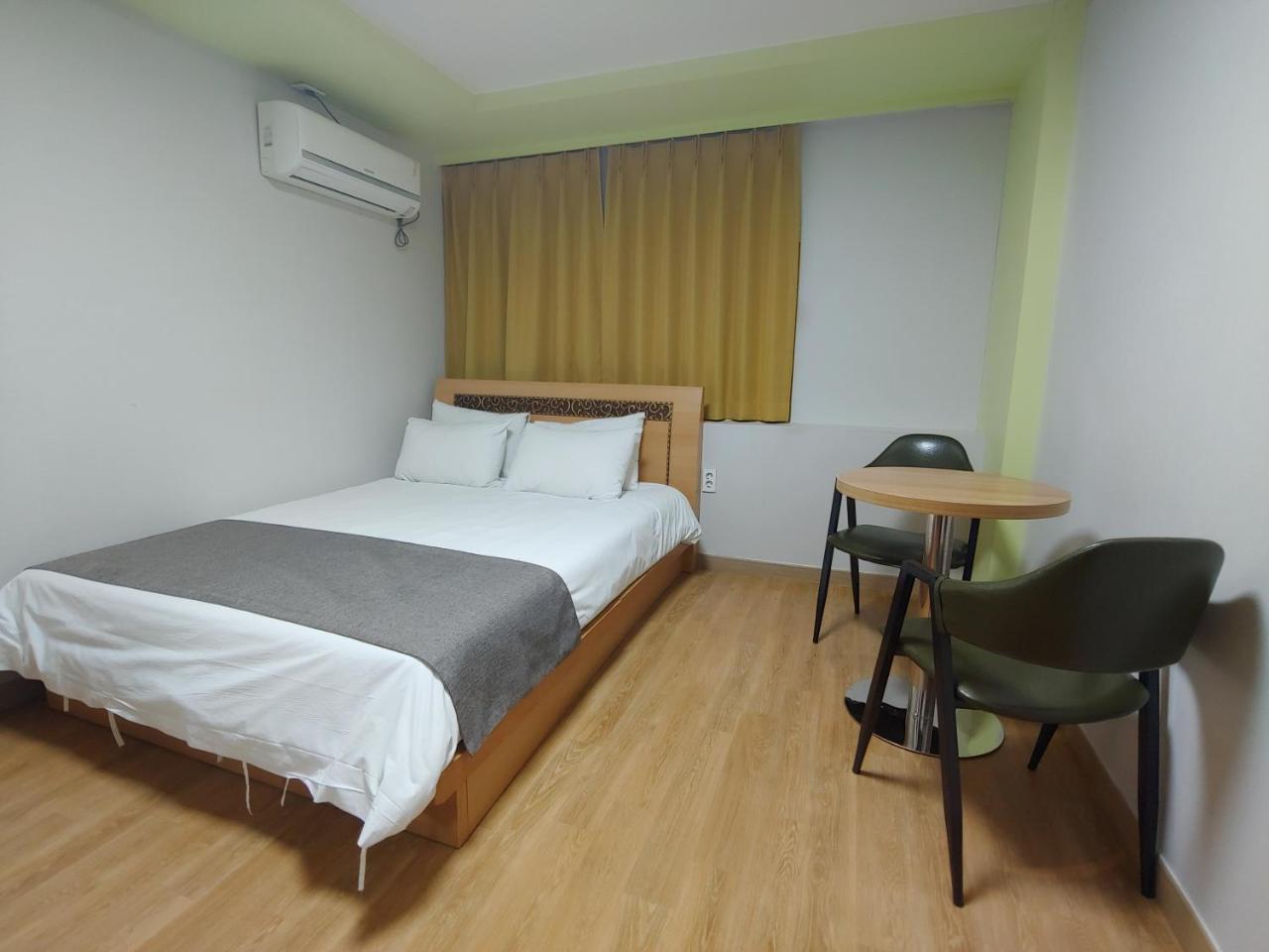 Gallery Hotel Bnb Czedżu Zewnętrze zdjęcie