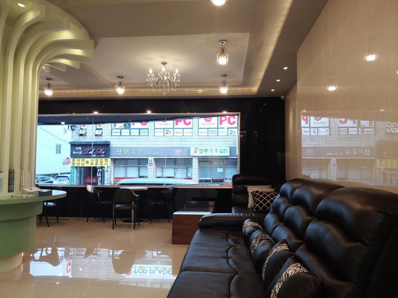 Gallery Hotel Bnb Czedżu Zewnętrze zdjęcie